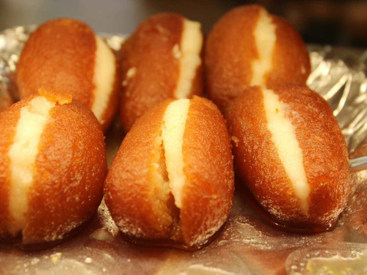 Warm gulab jamun in syrup